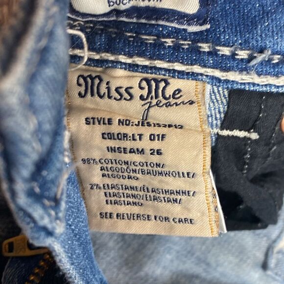 Miss Me Cuffed Capri Low Rise Jeans Distressed Jewled Pockets Size 26 - Picture 10 of 13